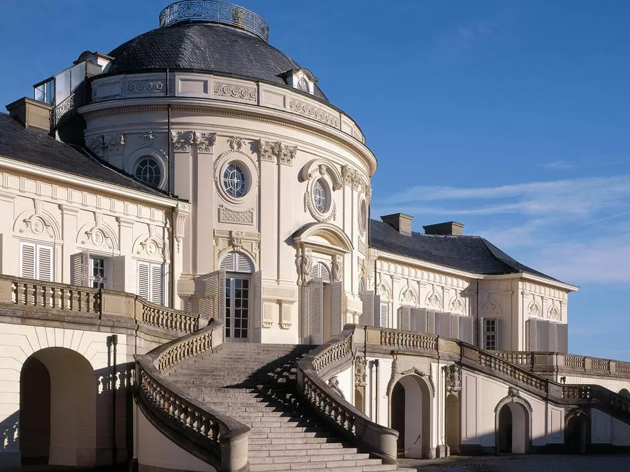 Schloss Solitude in Stuttgart für hochwertige, moderne und luxuriöse Traumhochzeit im Süden Deutschlands 