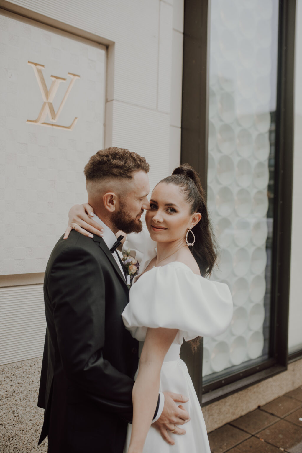 Brautpaar bei City Hochzeit in Frankfurt